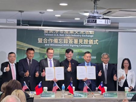 太陽能板變身廣告牆！堪薩斯州來台簽MOU，睿田彩繪光電搶進美國